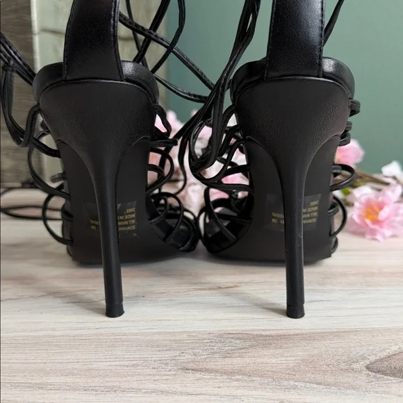 Steve Madden Sonyah Black Lace Up Heels Size 7 - Picture 3 of 6